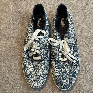 Keds men’s size 10.5 medium.  Brand new